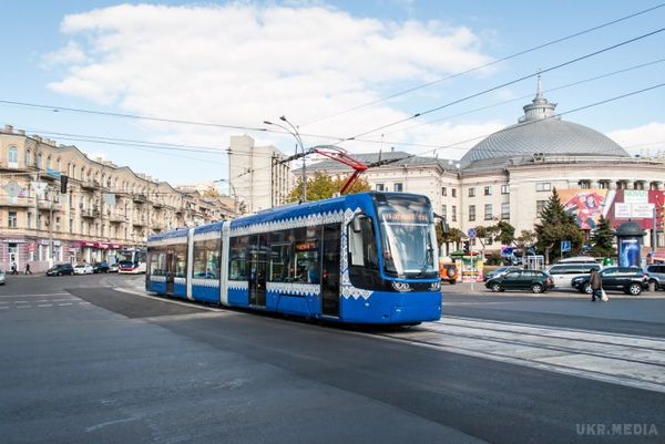 Київ отримав нову партію польських трамваїв. Столиця України закупила 12 нових трамвайних вагонів.