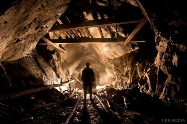 В окупованому Зимогір'ї на Луганщині обвалилася шахта. Під землею залишилися два шахтаря.