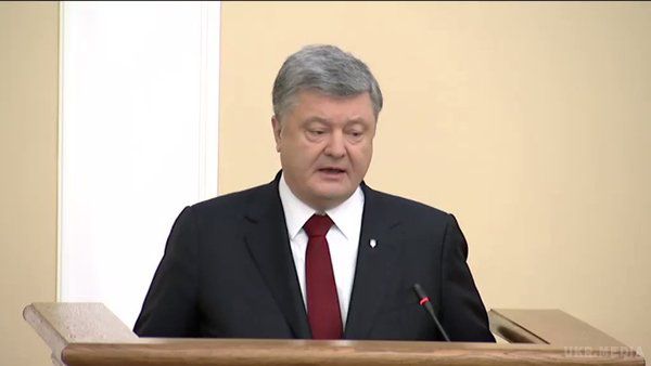 Порошенко анонсував будівництво гуртожитків для військових. Президент України Петро Порошенко заявив про наміри побудувати для військових понад 200 гуртожитків за 2 роки.