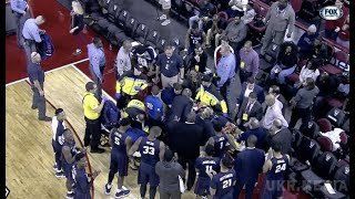 У американського баскетболіста зупинилося серце під час матчу (відео). Лікарям вдалося врятувати життя гравця студентської команди Тая Соломона.