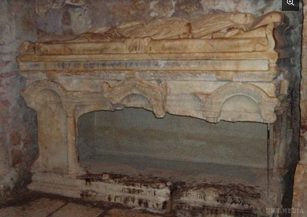 Фахівці розкрили могилу Миколи Чудотворця. Археологи дослідили останки, знайдені раніше в Туреччині.