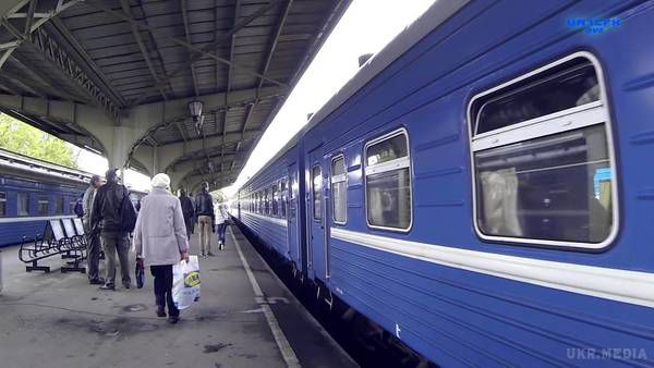  ПАТ "Укрзалізниця" призначить 34 додаткові поїзди у популярних напрямках на зимові свята. Вже відкрито продаж на 15 із них, незабаром будуть призначені ще 19 додаткових поїздів