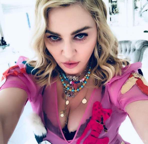  Зухвала Мадонна приголомшила змінами у зовнішності (фото). 59-річна Мадонна не перестає шокувати публіку своїм зовнішнім виглядом.
