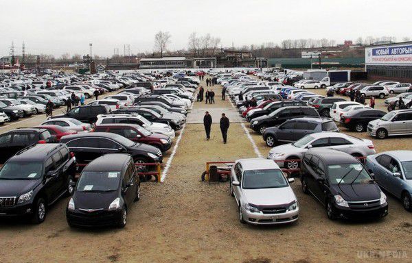 В Україні «прорвало» ринок б/у автомобілей. На українському ринку б/у автомобілів справжній бум. У листопаді продажі старих автомобілів на первинному ринку склали 45% від кількості усіх продажів.