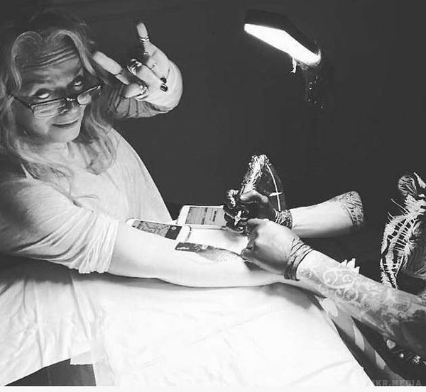 62-річна Лариса Доліна зробила нове тату. Артистка зробила татуювання на внутрішній стороні правої руки, тепер там у неї красується портрет улюбленої кішки.