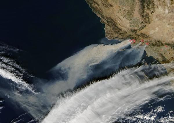 Пожежі в Каліфорнії: полум'я загрожує місту Санта-Барбара. Міста Санта-Барбара загрожує масштабна пожежа, що вже тиждень поширюється на півдні американського штату Каліфорнія