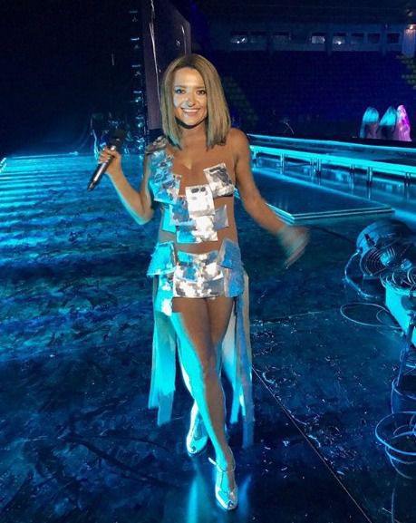 Вийшла б гола: українська зірка розбурхала мережу дивним нарядом(фото). У ньому вона виступила на M1 Music Awards.