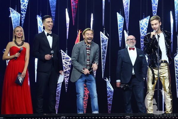 Барських та Бадоєв забрали одразу дві статуетки з музичної премії M1 Music Awards. Співак Макс Барських отримав одразу дві статуетки.