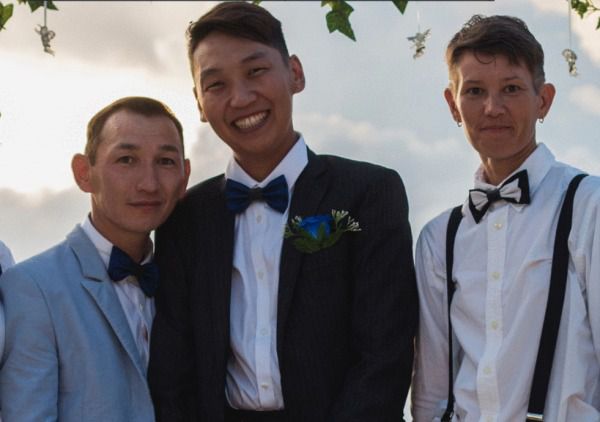 Весілля першої Якутської гей-пари. Республіку Саха сполохало весілля одностатевої якутської пари.