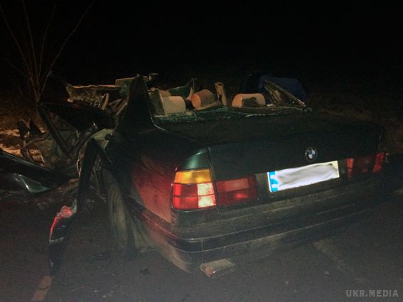 На Житомирщині BMW влетів у шкільний автобус. 1 загиблий, 5 травмовані.