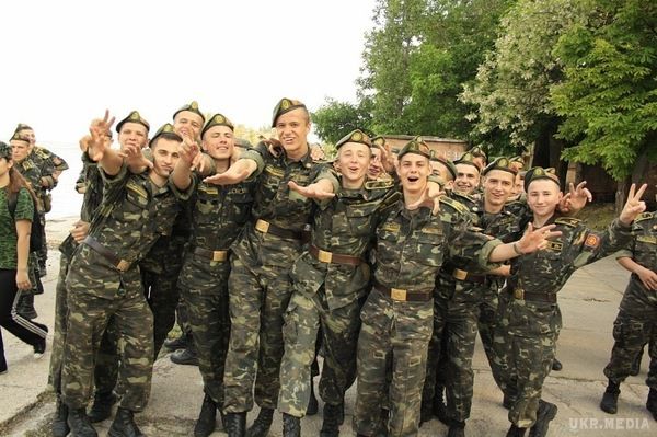 Привітання з Днем сухопутних військ в віршах. Щорічно 12 грудня відзначається День сухопутних військ України.