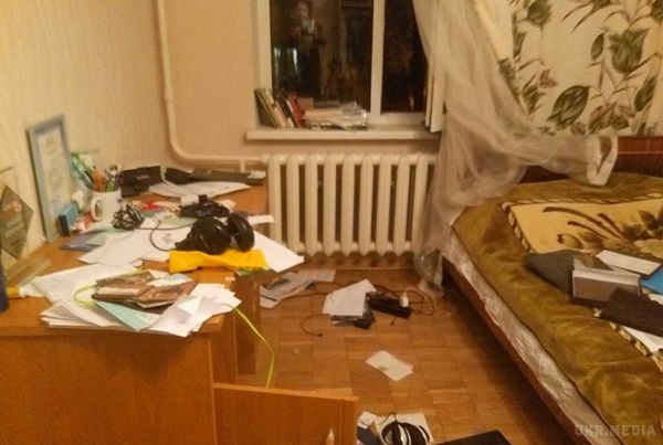 У Києві пограбували квартиру волонтера Марії Берлінської (фото). Злодії залізли в житло, поки волонтер зустрічалася з Міністром оборони.