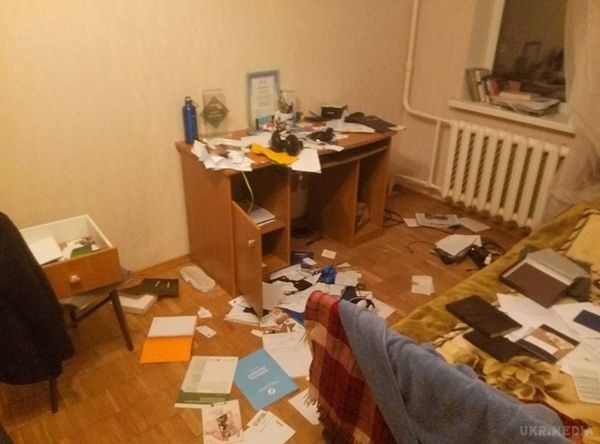 У Києві пограбували квартиру волонтера Марії Берлінської (фото). Злодії залізли в житло, поки волонтер зустрічалася з Міністром оборони.