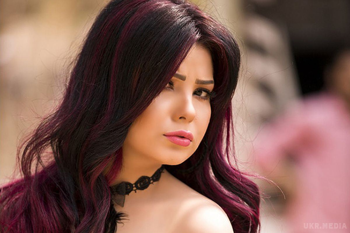 Єгипетська поп-співачка Шима отримала два роки в'язниці за розпусний кліп(відео). 21-річна артистка засуджена до двох років в'язниці за "підбурювання до розпусти".