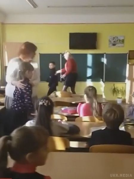 Стали відомі подробиці про сім'ю київського школяра, який тероризував весь клас. На реабілітацію восьмирічного хлопчика може піти кілька місяців.