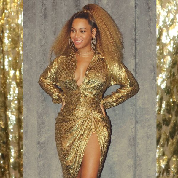 Золоте плаття Бейонсе підірвало Інтернет (фото). Знімки з співачкою в чудовому вбранні зібрали понад 1,7 мільйона переглядів.
