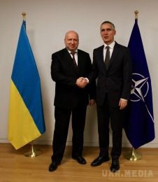 Столтенберг підтвердив готовність країн НАТО допомагати Україні. Столтенберг підкреслив, що Україна важлива для безпеки Європи.
