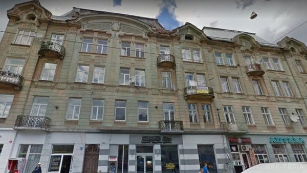 У Львові частина балкона впала на дівчину. У постраждалої виявили черепно-мозкову травму і струс мозку.