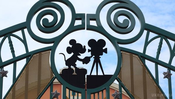 Disney купить 21st Century Fox за $52 млрд. Walt Disney заявила, що купує компанію медіамагната Руперта Мердока 21st Century Fox за 52 мільярди доларів.