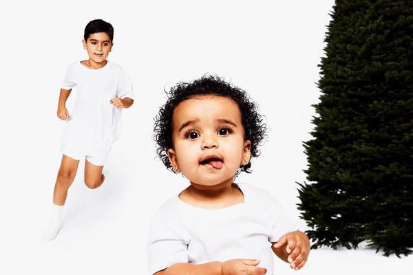 Кім Кардашян опублікувала серію різдвяних листівок зі своєю сім'єю. Родина Кардашян-Дженнер ґрунтовно підготувалася до різдвяних свят