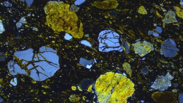 У Британії знайшли сліди метеорита віком 60 мільйонів років!. Вчені виявили сліди метеорита, що впав 60 мільйонів років тому на шотландський острів Скай