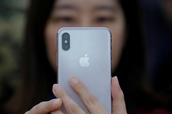 Китаянка тричі змінювала iPhone X - всі вони були расистами. Ще один прокол від Apple.