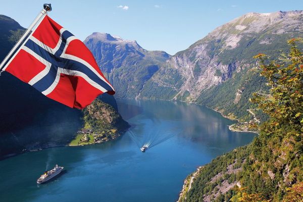 Норвегія першою в світі повністю відмовилася від FM-радіо. Норвегія стала першою країною в світі, де повністю перейшли на цифрове радіо, відмовившись від FM.