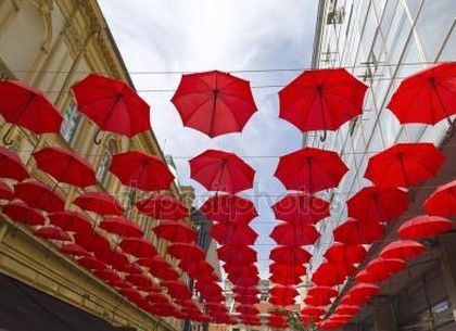  Знаменні події 17 грудня: Марш червоних парасольок. Щорічно 17 грудня відзначається Міжнародний день захисту секс-працівниць від насильства і жорстокості.