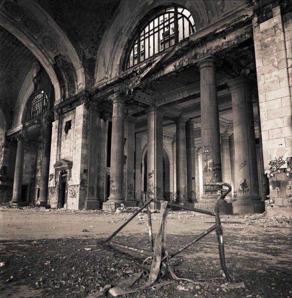 Дивовижні знімки найбільшого в світі покинутого вокзалу. Це дуже атмосферне місце