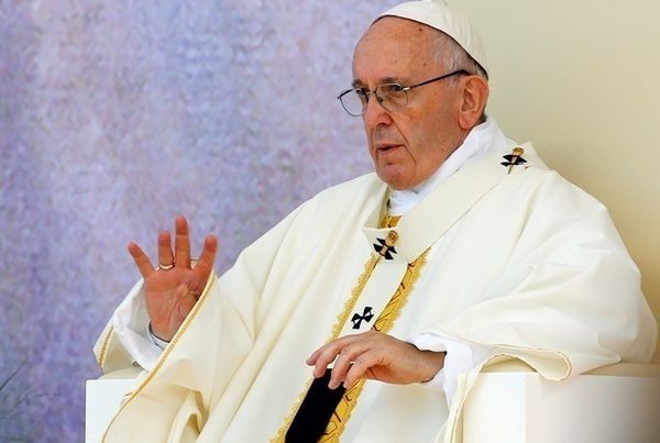 Папа римський назвав фейки смертним гріхом. Понтифік уважає, що це неправдиві новини шкодять душам авторів і читачів.