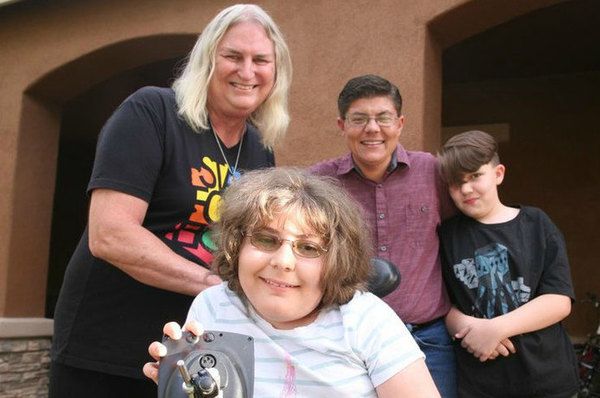 В Америці сім'я з чотирьох осіб змінила стать. В американському штаті Арізона ціла родина з чотирьох осіб задумалася про зміну статі, і вони, зробили операцію.