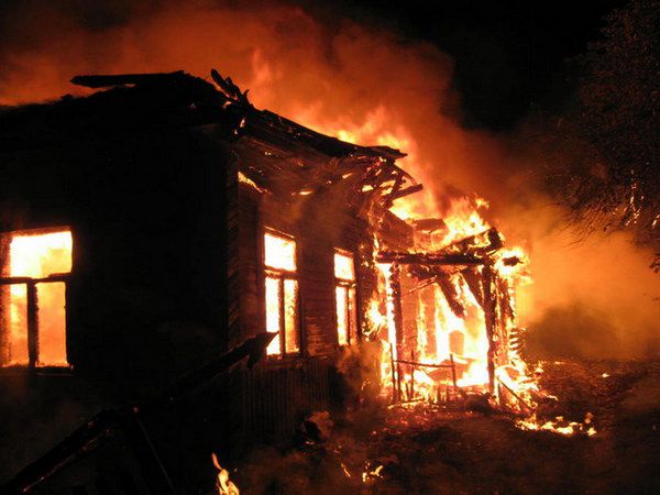 В Черкаської області жертвами пожежі стали четверо дітей. "На місці пожежі виявлено тіла чотирьох загиблих дітей (у віці від одного до восьми років)"