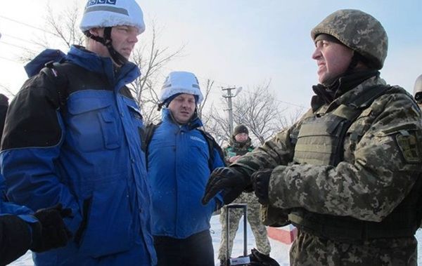 У Росії заявили, що її військові в СЦКК покинуть Україну 19 грудня. Російські представники Спільного центру контролю і координації припинення вогню і стабілізації на лінії зіткнення сторін на Донбасі покинуть Україну 19 грудня через "напружену морально-психологічну обстановку".