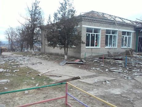 Вогонь по Новолуганскому вівся з окупованої Горлівки, випущено близько 40 снарядів – штаб АТО. Сім чоловік отримали поранення різного ступеня тяжкості під час обстрілу Новолуганского Донецької області 18 грудня.