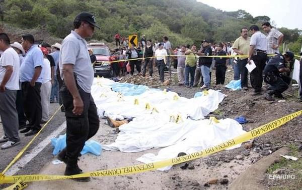 У Мексиці перекинувся автобус із туристами, загинули 12 людей. Серед поранених щонайменше сім американців і два громадянина Швеції.