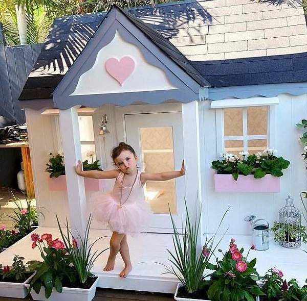 Мрія кожної дитини: так виглядає ігровий будиночок за $5000 (Фото). Цій дівчинці можна лише позаздрити.