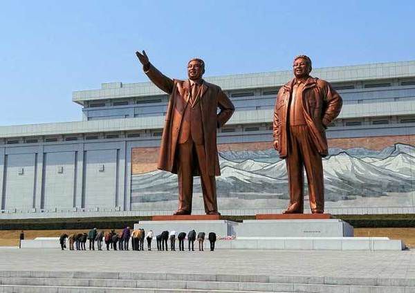 10 фактів про Північну Корею, в які мозок відмовляється вірити (фото). Одна з найщасливіших країн у світі, гробниця справжнього єдинорога, погода, підлаштовуватися під настрій президента, - ні, це не безглуздий набір фраз. Це дані про Північну Корею. Хочете ще?