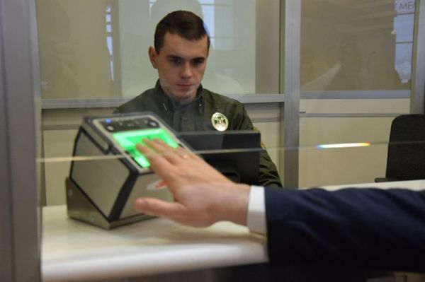 Прикордонна служба України презентувала систему фіксації біометричних даних іноземців. Як прикордонники будуть зчитувати біометрику