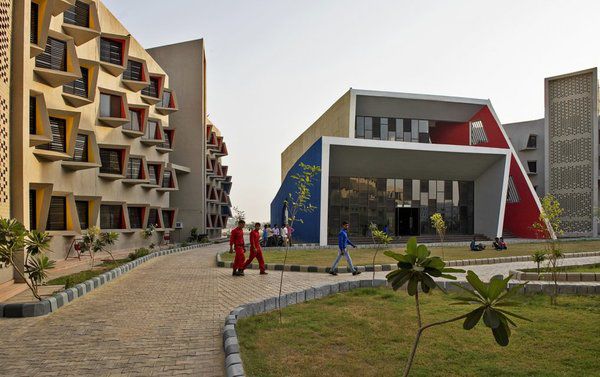 Як виглядає сучасний студентський хостел в Індії. Студенти в індійському містечку Матхура тепер живуть на території нового сучасного хостелу, який справді дивує!