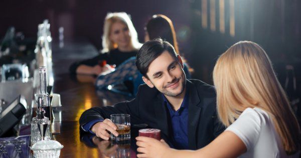 Експерти розповіли, як чоловіки дивляться на жінок під впливом алкоголю. Науковці зі США встановили, що після вживання спиртних напоїв чоловіки дивляться на жінок, як на сексуальний об'єкт