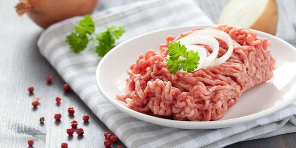 Медики пояснили, чим небезпечний м'ясний фарш. Експерти провели перевірку 12 м'ясних продуктів.