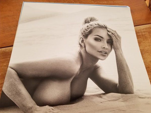 Модель Playboy знялась оголеною для власного календаря. Американська модель Playboy Ліндсі Пелас з 8-м розміром бюсту роздяглась для власного календаря на 2019 рік.