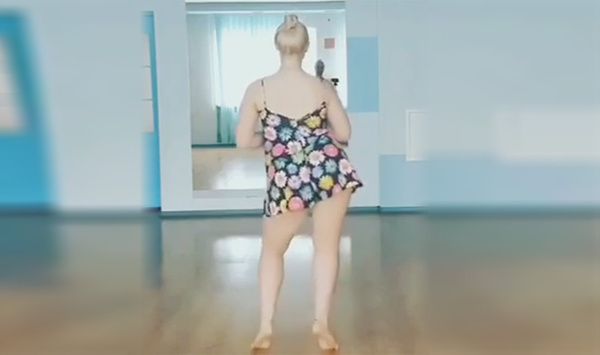 Кращий танець, виконаний виключно жіночої попою!(відео). Улюблена частина жіночого тіла за версією чесних хлопців може бути самодостатнім елементом танцю. І ось доказ!