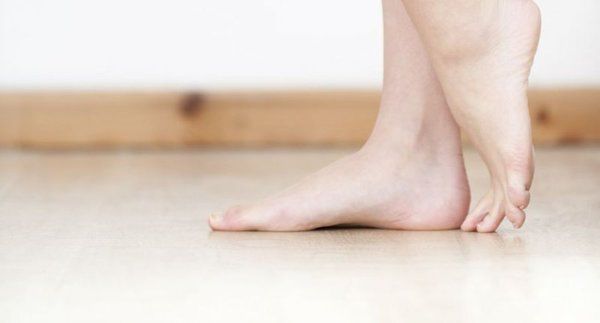 Фахівці назвали одну із ознак швидкої смерті у жінок. Вчені Університету Пенсильванії виявили, що синдром неспокійних ніг (СБН) з великою ймовірністю свідчить про швидке настання смерті.