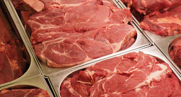 Продавці вирізають рак з м'яса, або Чому варто відмовитися від сосисок. Вчені радять якщо не відмовитися від переробленого м'яса, то хоча б скоротити в раціоні його кількість.