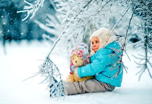 Прогноз погоди в Україні сьогодні 24 грудня: очікується мокрий сніг і дощ. В Україні на вихідних трохи потеплішає, повсюдно очікуються опади.