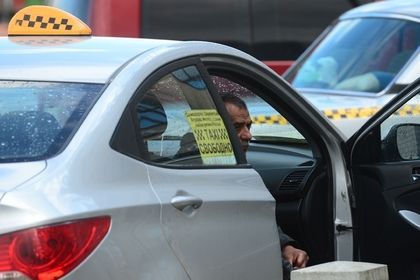 Таксі у Волгограді запропонувало клієнтам розплачуватися sекsом. У Волгограді почало працювати sекs-таксі, що пропонує клієнтам розплачуватися «натурою».