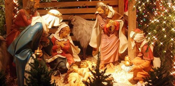 Традиції і звичаї святкування Різдвяного святвечора у католиків. За традицією, 24 грудня всі християни, які святкують Різдво за григоріанським календарем, відзначають Святвечір,