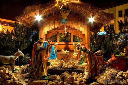 25 грудня - Різдво Христове у лютеран. Різдво Ісуса Христа вважається одним з головних християнських свят.