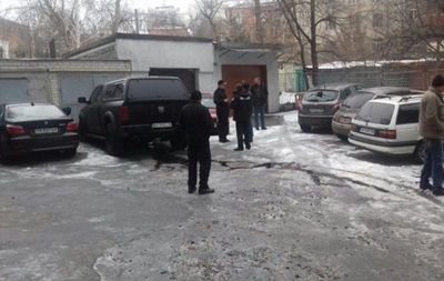 У Харкові підірвали авто одіозного поліцейського. Під машиною заклали чотири гранати Ф-1, але одна здетонувала завчасно.